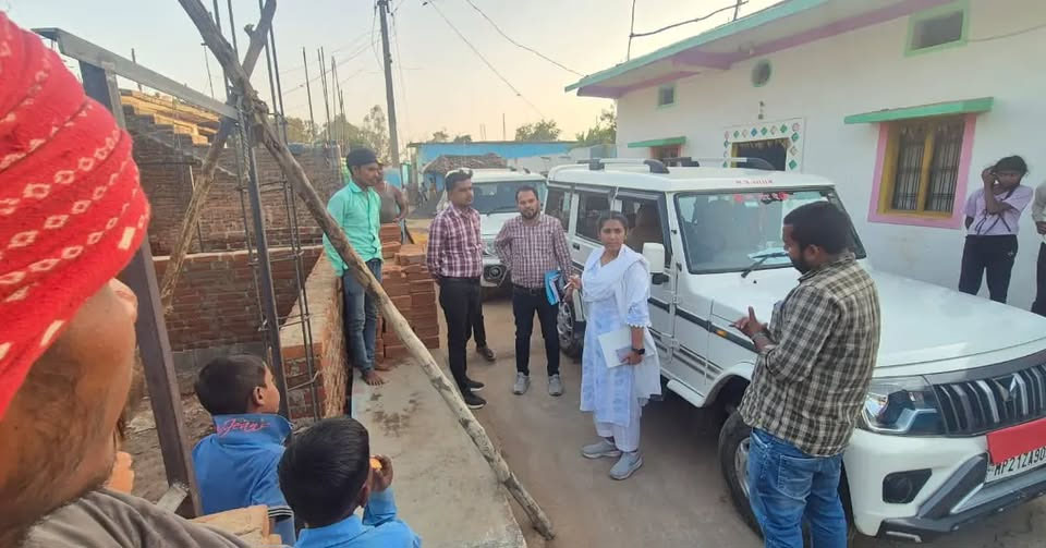 सीईओ जनपद पंचायत करकेली ने ग्राम महरोई, किरनतालकला में चल रहे निर्माण कार्याे का किया निरीक्षण