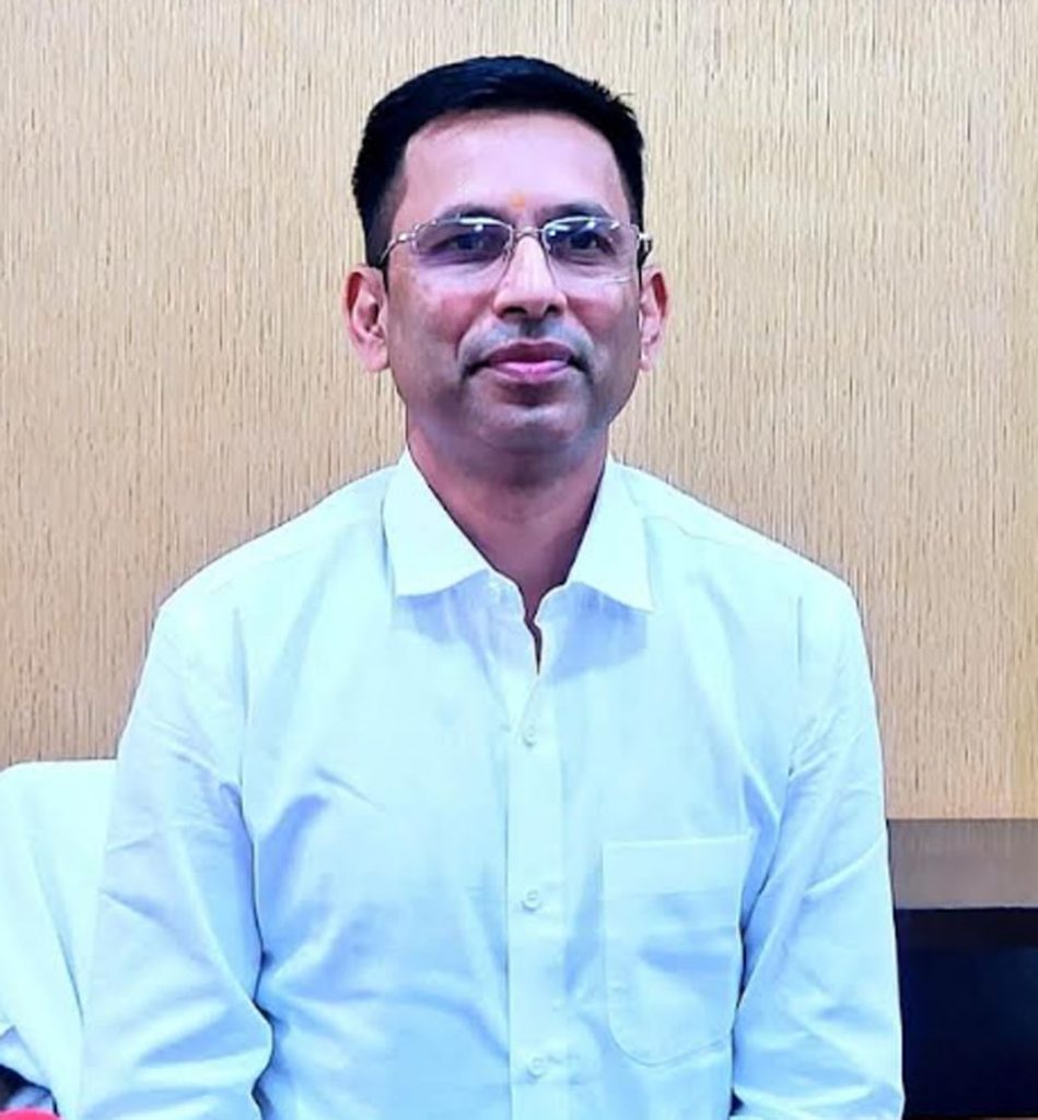 यह पूरे प्रदेश का पहला पेपरलेस मतदान है…