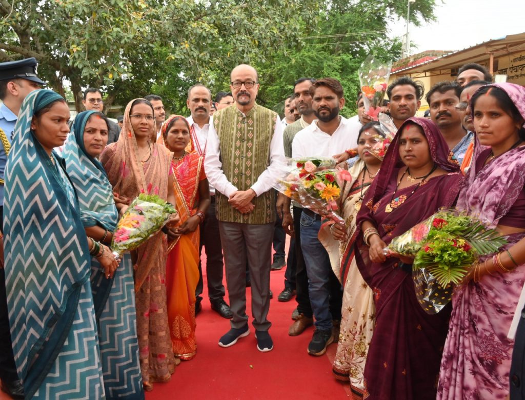 राज्यपाल रमेन डेका का खैरागढ़ प्रवास : ग्राम सोनपूरी को मिलेगा मॉडल ग्राम का दर्जा