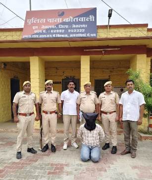 जैसलमेर पुलिस का बड़ा खुलासा – अपहरण, मारपीट और ऑनलाइन लूट का मुख्य आरोपी गिरफ्तार • बंधक बनाकर 86,000 रुपये की वसूली, शातिर बदमाश ने की थी वारदात।