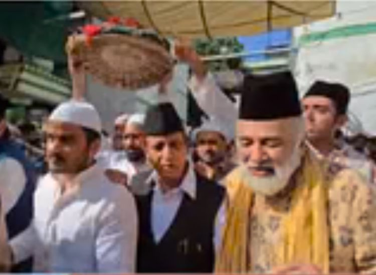 आजम खान ने अजमेर शरीफ दरगाह पर चादर चढ़ाई, बोले – “रूहानी ताकत मिली, लेकिन चुनौतियां अब भी बाकी”
