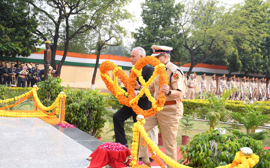 देश के अमर शहीदों से प्रेरणा लेकर कर्तव्यनिष्ठा के साथ सेवा करें — डीजीपी राजीव शर्मा