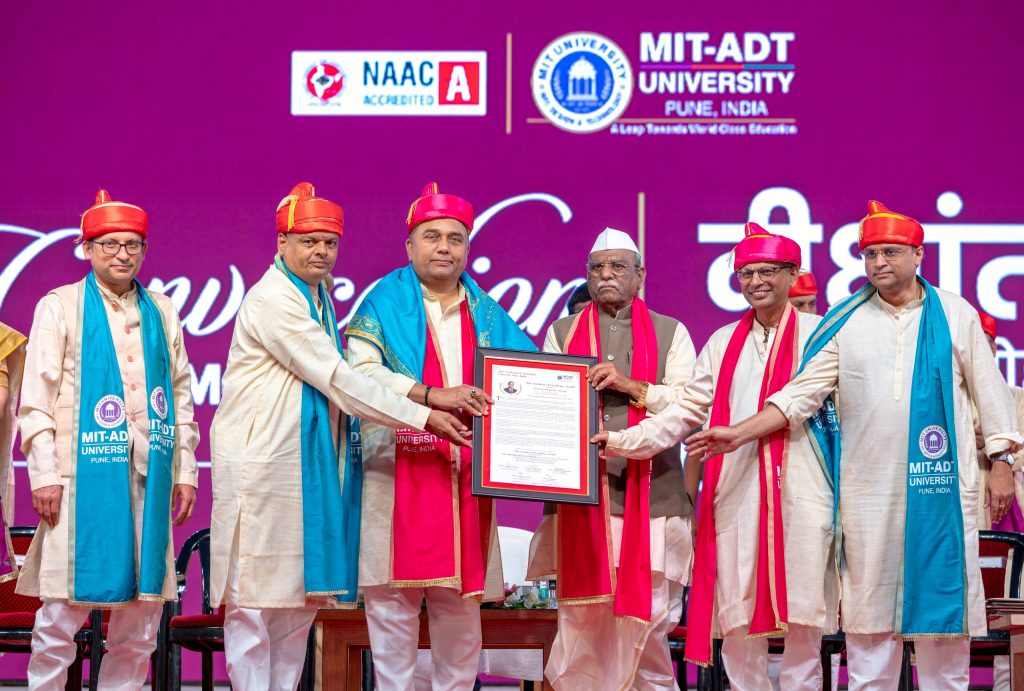राज्यपाल हरिभाऊ बागडे ने पुणे स्थित ‘एमआईटी एडीटी’ विश्वविद्यालय के दीक्षांत समारोह में डिग्री और पदक प्रदान किए