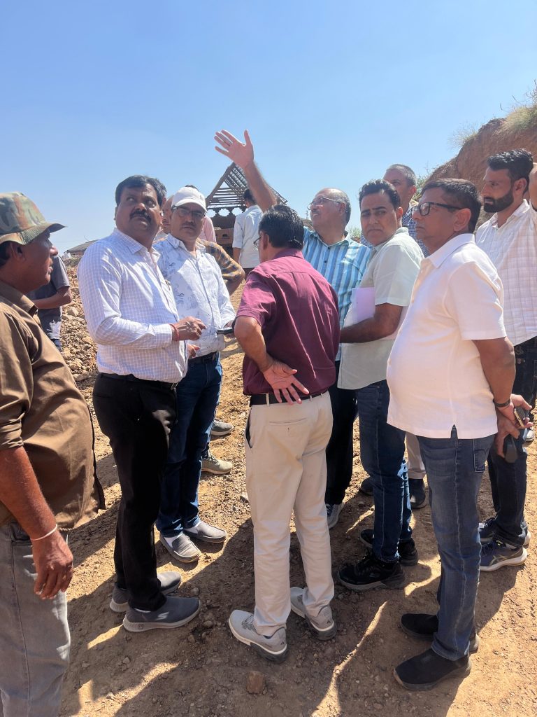 माइंस विभाग जयपुर टीम की बड़ी कार्रवाई — दुधवा में 11 करोड़ का 55,300 टन आयरन ऑर का अवैध खनन और निर्गमन पकड़ा