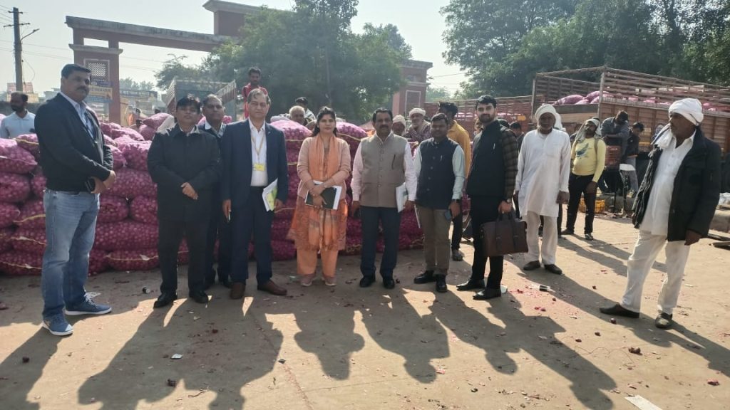 खरीफ प्याज की स्थिति का आंकलन करने केंद्रीय दल ने किया अलवर जिले का दौरा