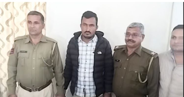 शिक्षक भर्ती फर्जीवाड़ा: अजमेर पुलिस की बड़ी कामयाबी, 18 माह से फरार 5 हजार का इनामी व्याख्याता गिरफ्तार