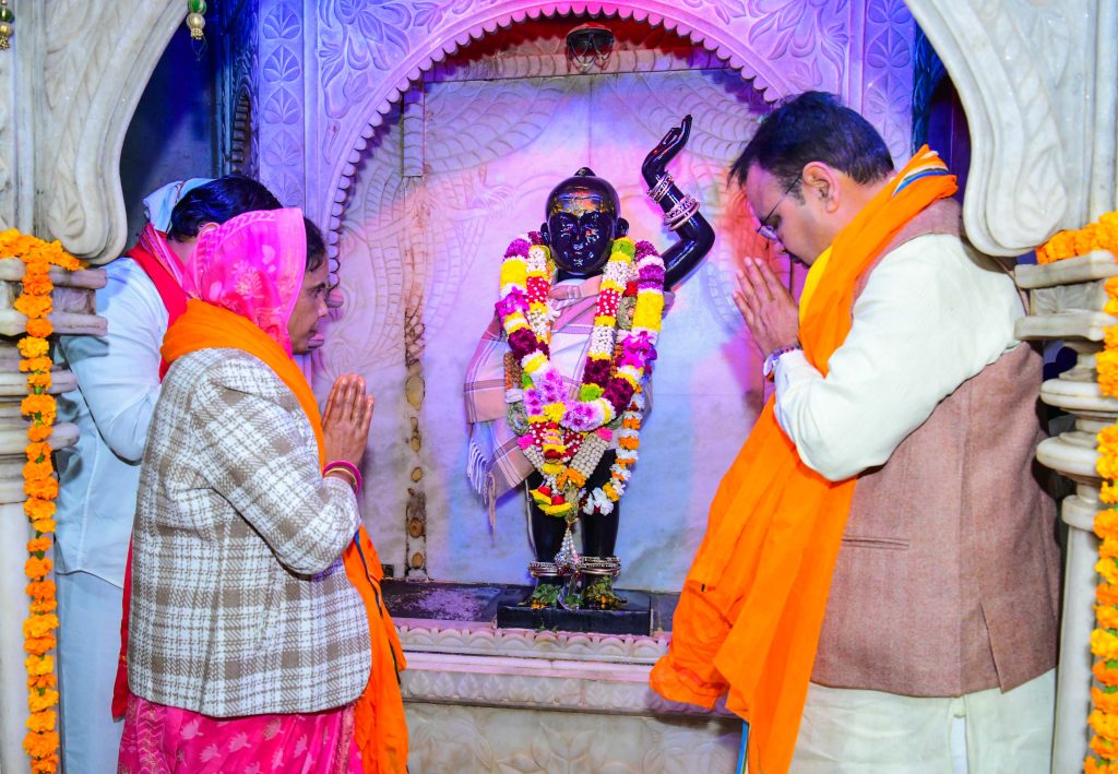 मुख्यमंत्री भजनलाल शर्मा ने डीग के श्रीनाथजी मंदिर में की पूजा-अर्चना; नवनिर्मित पक्षी-घर का किया उद्घाटन