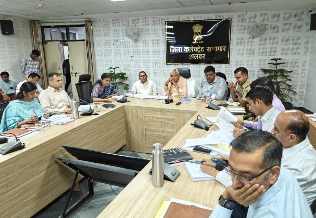 अलवर एवं खैरथल-तिजारा में गर्मी से निपटने की तैयारी: मंत्री डॉ. किरोड़ी लाल मीणा ने ली समीक्षा बैठक