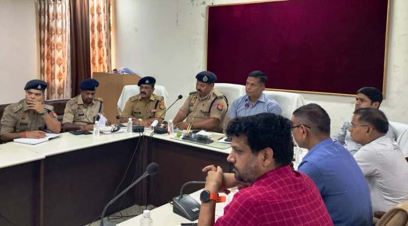 संवेदनशील क्षेत्रों में बरते विशेष सतर्कता- मंडलायुक्त