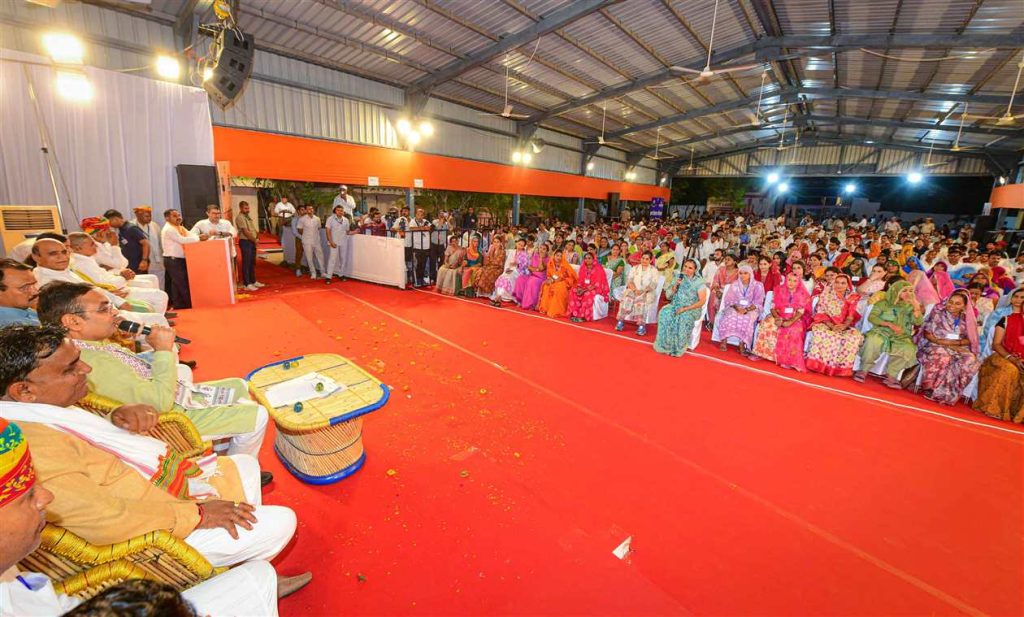 ग्राम विकास चौपाल: मुख्यमंत्री भजनलाल शर्मा ने कहा— प्रधानमंत्री के नेतृत्व में हो रहा महिला सशक्तीकरण, लखपति दीदी योजना से महिलाएं बनीं आर्थिक आत्मनिर्भर