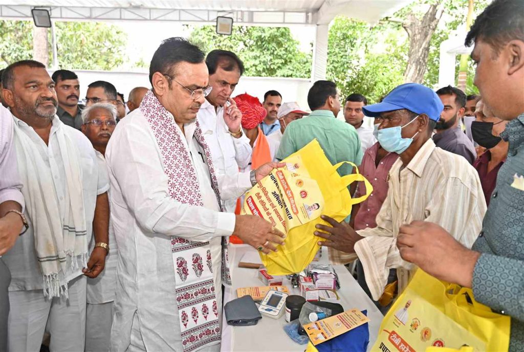 मुख्यमंत्री भजनलाल शर्मा ने उदयपुर में शहरी सेवा शिविर का किया निरीक्षण: ‘अंतिम व्यक्ति तक लाभ पहुँचाना सरकार का लक्ष्य’