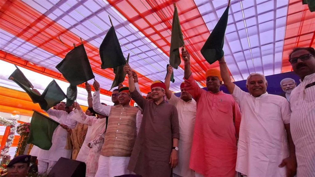 बीकानेर और अहमदाबाद के बीच दैनिक रेल संपर्क शुरू, रेल मंत्रियों ने दिखाई हरी झंडी; राजस्थान के सीमांत क्षेत्रों में मजबूत होगा रेलवे नेटवर्क