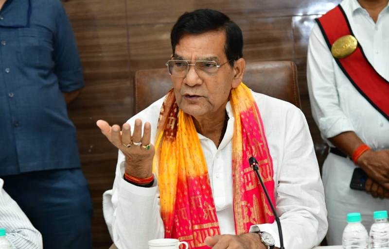 मऊ में राजनीतिक संरक्षण में माफियागिरी पुनः नहीं पनपने देंगे- मंत्री एके शर्मा
