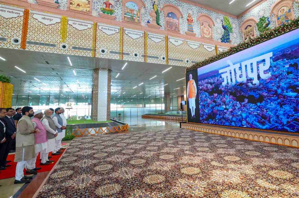 जोधपुर में नए एयरपोर्ट टर्मिनल का उद्घाटन: प्रधानमंत्री नरेंद्र मोदी का राज्यपाल ने किया स्वागत, हवाई कनेक्टिविटी को लगेंगे पंख