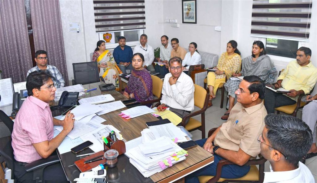 लाडो प्रोत्साहन योजना की समीक्षा: पात्र बालिकाओं को समयबद्ध लाभ सुनिश्चित करने के निर्देश