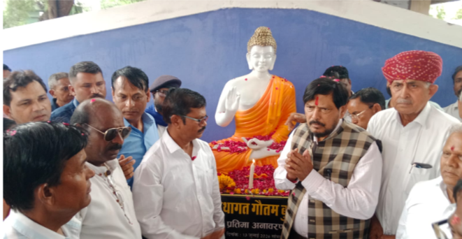 शांति और सामाजिक समरसता का संदेश: केंद्रीय राज्य मंत्री रामदास अठावले ने आबूरोड में किया भगवान बुद्ध की प्रतिमा का अनावरण