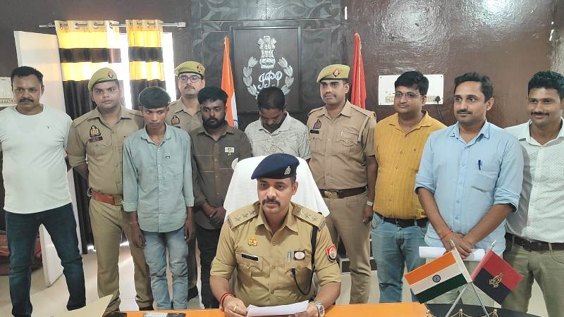 मोबाइल चोरी से साइबर ठगी तक, साइबर पुलिस ने किया बडे़ गिरोह का खुलासा, 03 सदस्य गिरफ्तार दो बाल अपचारी भी पुलिस अभिरक्षा में