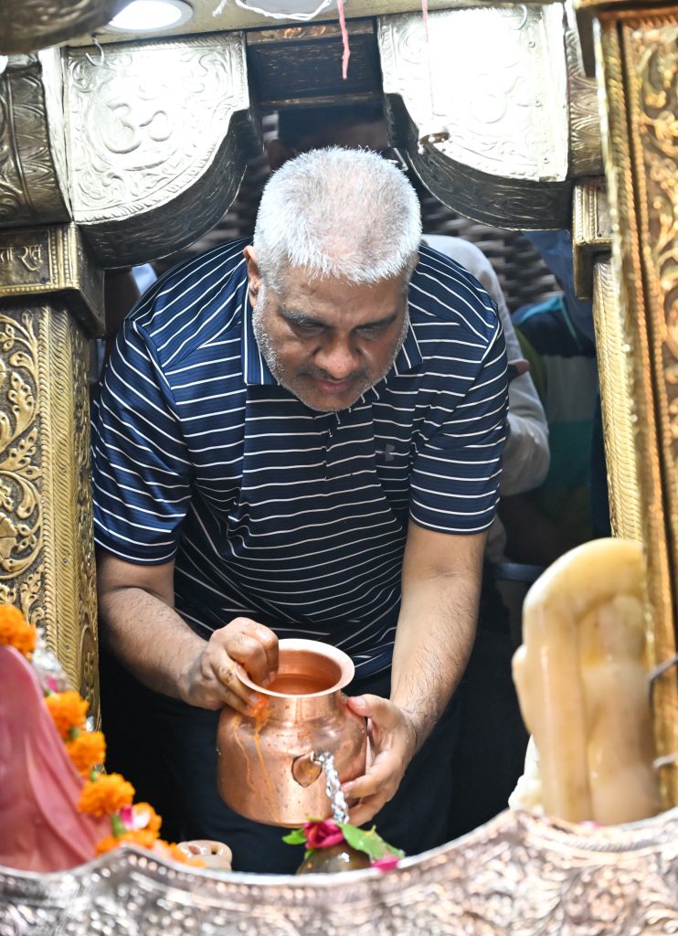 केंद्रीय वन एवं पर्यावरण मंत्री भूपेंद्र यादव का अलवर दौरा: त्रिपोलिया महादेव मंदिर में पूजा-अर्चना, किशन कुंड का भ्रमण और बैडमिंटन खेलकर दिया फिटनेस का संदेश