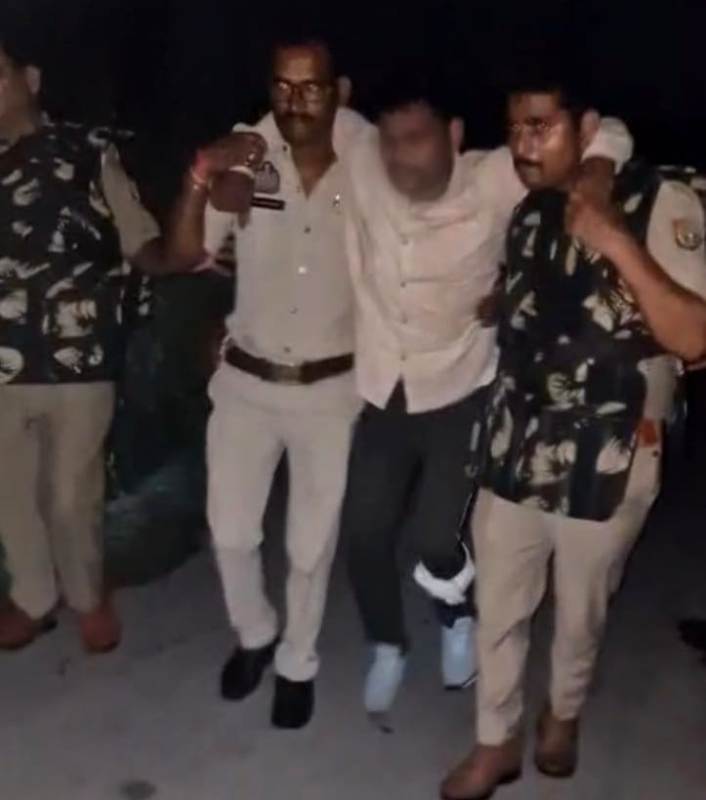 महिला से छिनैती करने वाला बदमाश पुलिस मुठभेड़ में घायल, गिरफ्तार