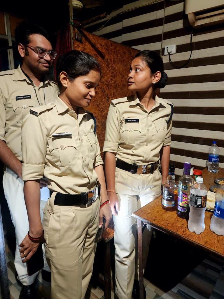 सार्वजनिक स्थानों पर छलक रहे थे जाम, आबकारी विभाग ने की कार्रवाई