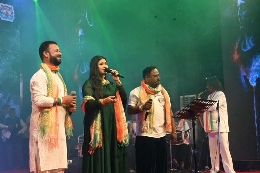 ‘याद-ए-वतन’ में देशभक्ति गीतों से गूंजा मानस भवन, शहीदों को दी भावांजलि