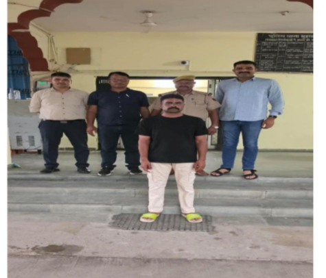 मुहाना पुलिस की बड़ी कार्रवाई: फर्जी पुलिसकर्मी, प्रोफेसर व नर्सिंग ऑफिसर बनकर ठगी करने वाला ‘आलू’ गिरफ्तार